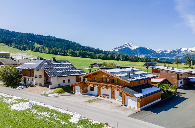 Chalet Maxima in St. Jakob in Haus, Tyrol, offers breathtaking mountain views and lush nature.