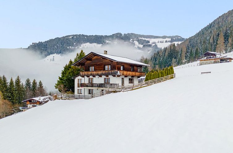 Geniessen Sie die Winterlandschaft rund um das Chalet Mountain View in Alpbach, Tirol, ein idyllisches Chalet in den Bergen.