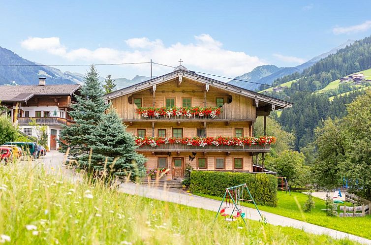 Gezellig vakantiehuis Am Bauernhof Top 2 in Alpbach, Tirol met prachtig uitzicht op de bergen.