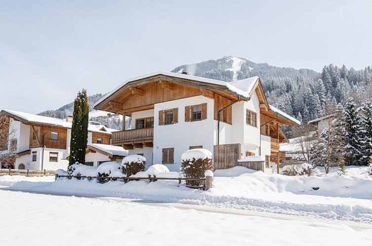 Entdecken Sie die Kaiser Residence Top 1 Top 2 in Westendorf, Tirol, ein idyllisches Feriendomizil mit herrlichem Blick auf die Alpen.