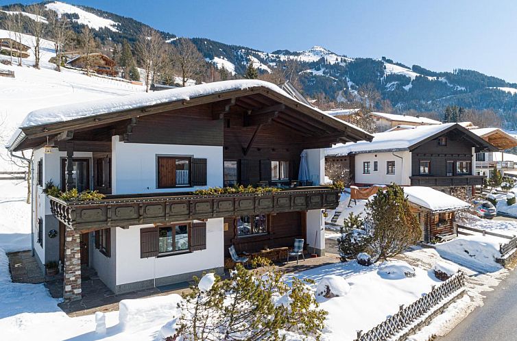 Snowy Josef Top 2 Ferienhaus in Westendorf, Tirol, Oesterreich mit Bergblick.