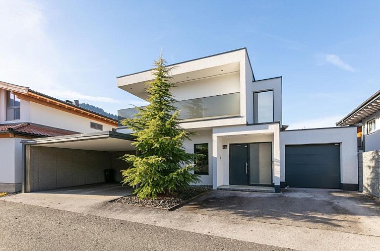 Stylish Alpin Chalet ARTE in Soll, Tyrol, offers a contemporary look with stunning views.