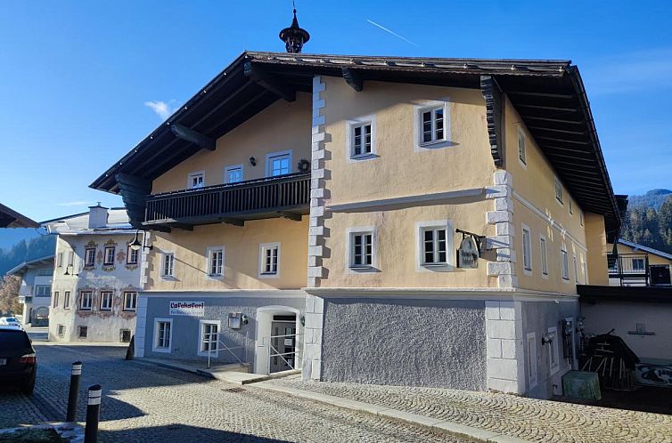 Charmant vakantiehuis Zentral in Hopfgarten im Brixental, Tirol, omgeven door schilderachtige natuur en rustieke charme.