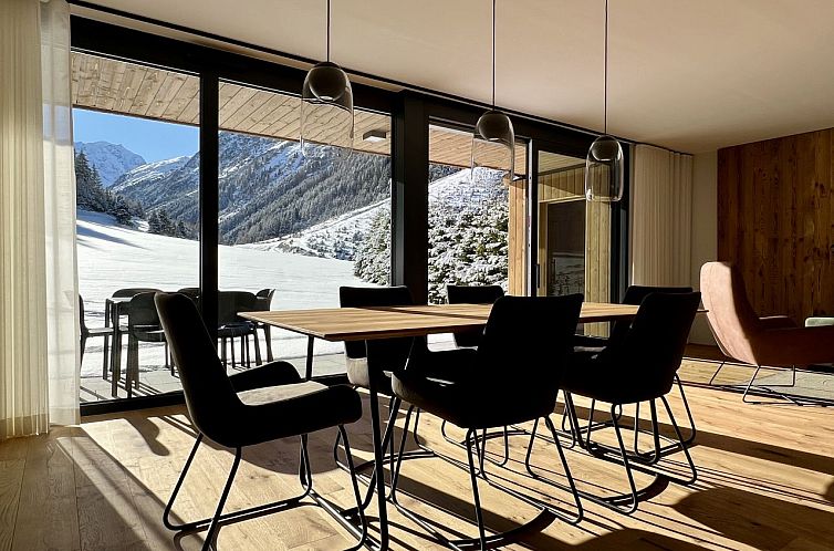 Chalet in St. Leonhard im Pitztal