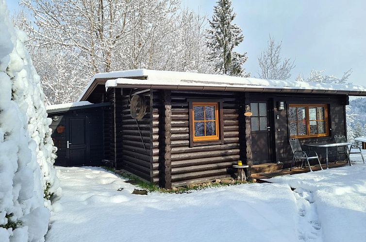 Verschneite Landschaft beim Chalet im Brixental II in Woergl, Tirol, ideal fuer einen Winteraufenthalt.