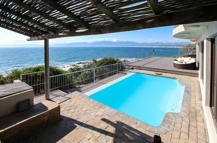 Guest house 12027228 - Holiday property West-Kaap - Whale Huys Luxury Oceanfront Eco Villa