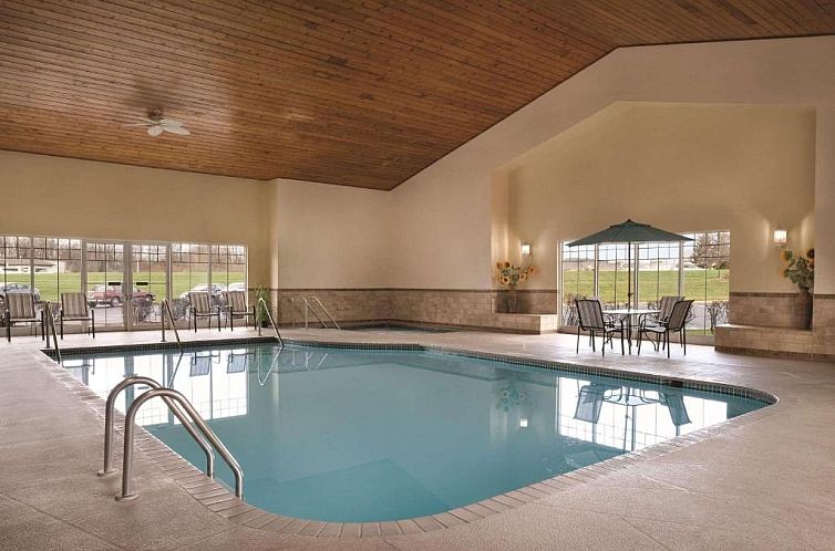 Country Inn & Suites by Radisson, Germantown, WI
