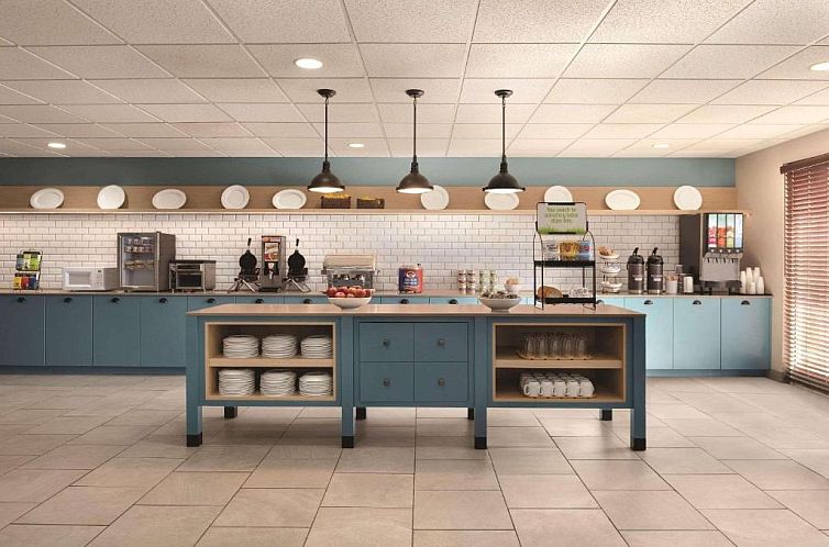 Country Inn & Suites by Radisson, Germantown, WI