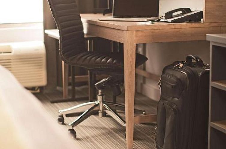 Country Inn & Suites by Radisson, Germantown, WI