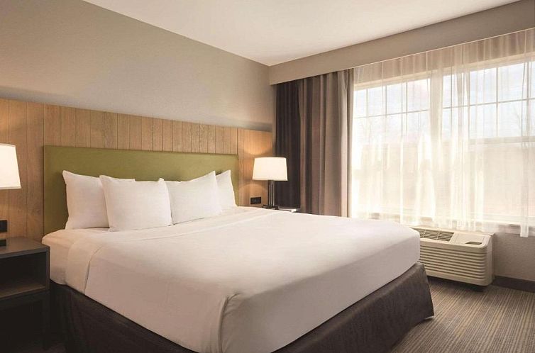 Country Inn & Suites by Radisson, Germantown, WI