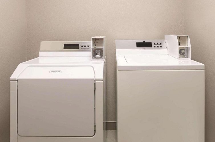 Country Inn & Suites by Radisson, Germantown, WI