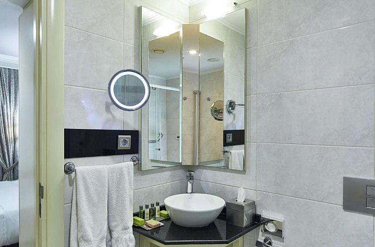 DoubleTree by Hilton Izmir - Alsancak