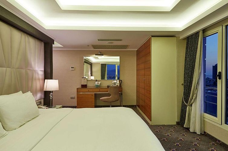 DoubleTree by Hilton Izmir - Alsancak