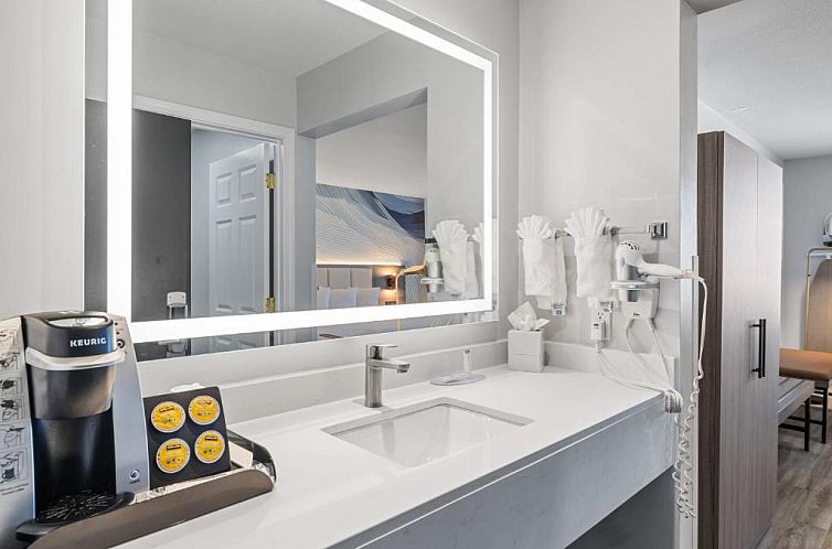 Super 8 by Wyndham San Bruno /SF Intl Arpt West