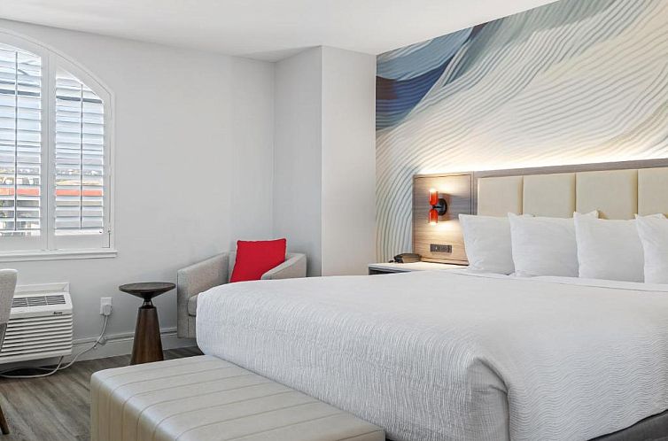 Super 8 by Wyndham San Bruno /SF Intl Arpt West