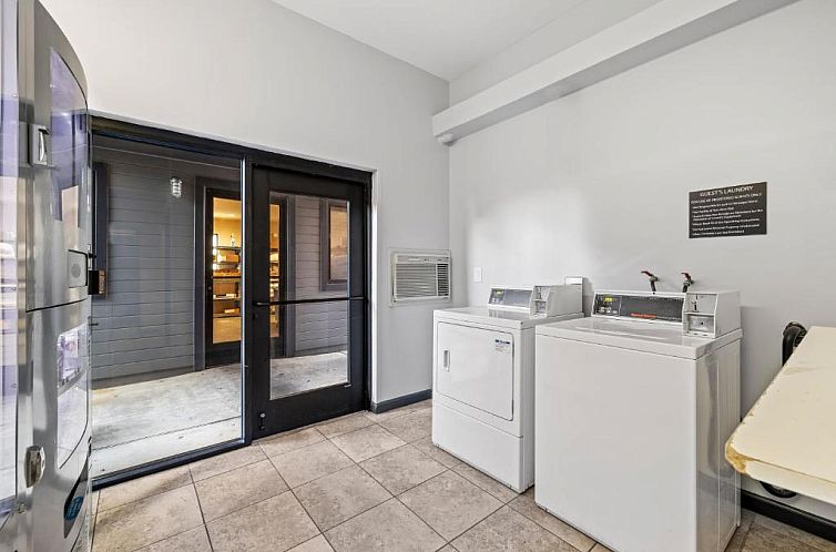 Super 8 by Wyndham San Bruno /SF Intl Arpt West