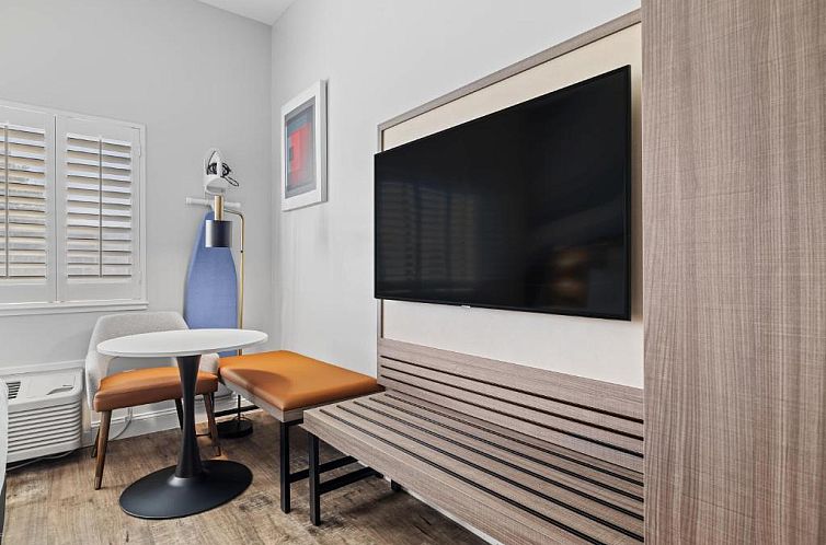 Super 8 by Wyndham San Bruno /SF Intl Arpt West