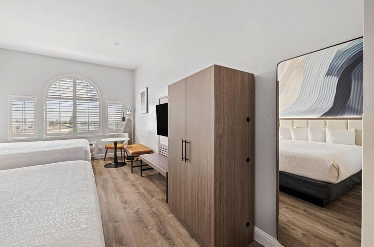 Super 8 by Wyndham San Bruno /SF Intl Arpt West