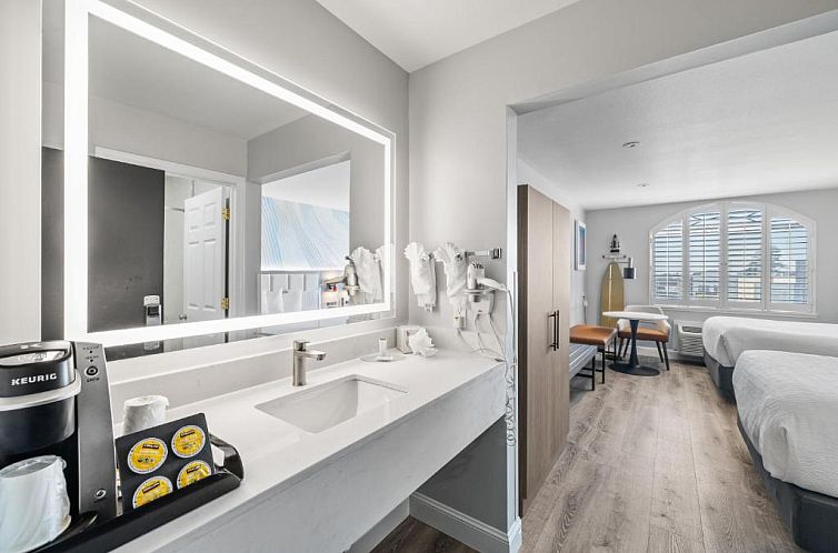 Super 8 by Wyndham San Bruno /SF Intl Arpt West