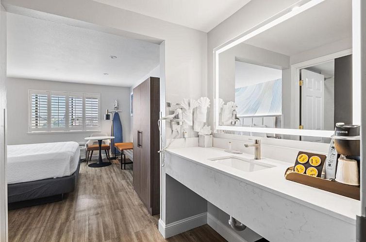 Super 8 by Wyndham San Bruno /SF Intl Arpt West