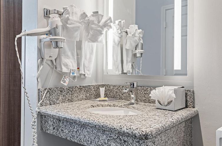 Super 8 by Wyndham San Bruno /SF Intl Arpt West