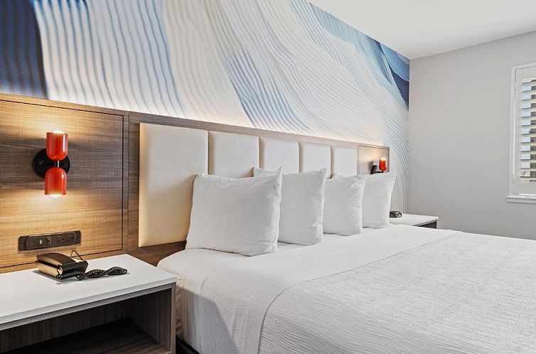 Super 8 by Wyndham San Bruno /SF Intl Arpt West