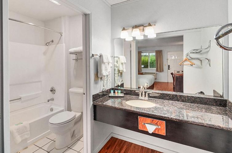 Econo Lodge Renton/ Bellevue