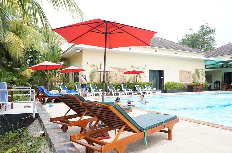 VIP Chain Resort Pool Villa