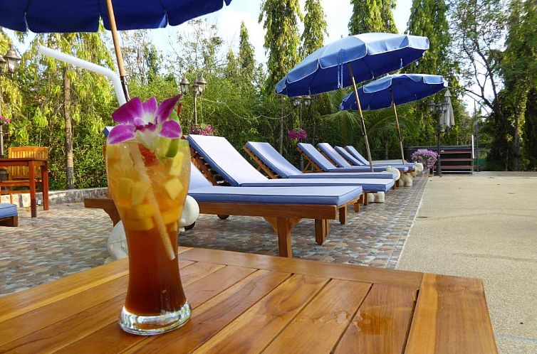 VIP Chain Resort Pool Villa