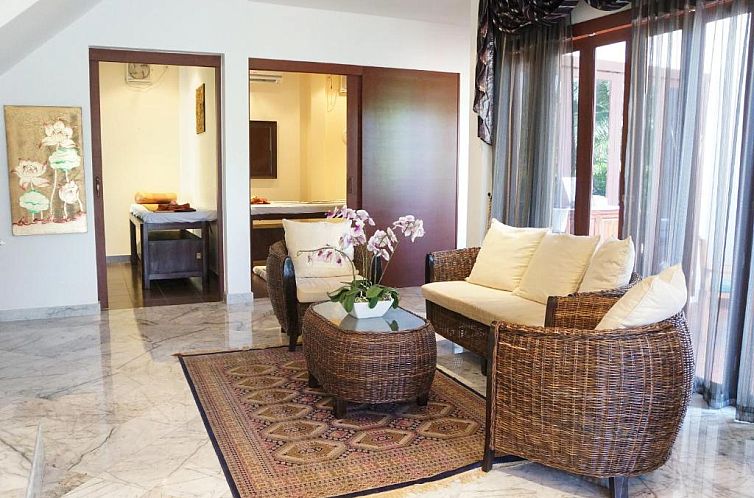 VIP Chain Resort Pool Villa