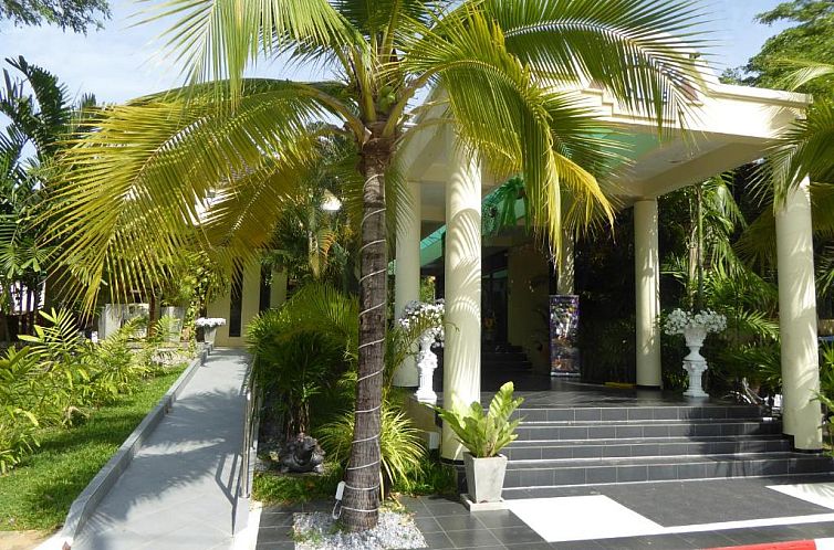 VIP Chain Resort Pool Villa