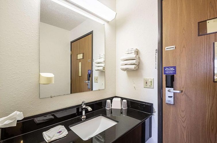 Motel 6-Saukville, WI