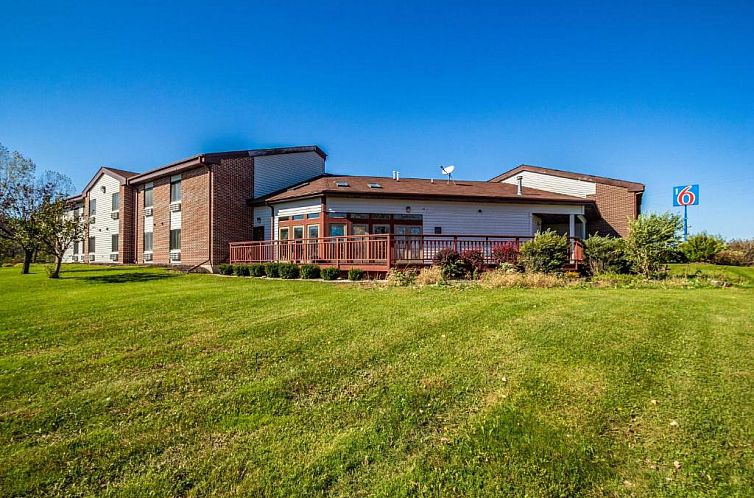 Motel 6-Saukville, WI