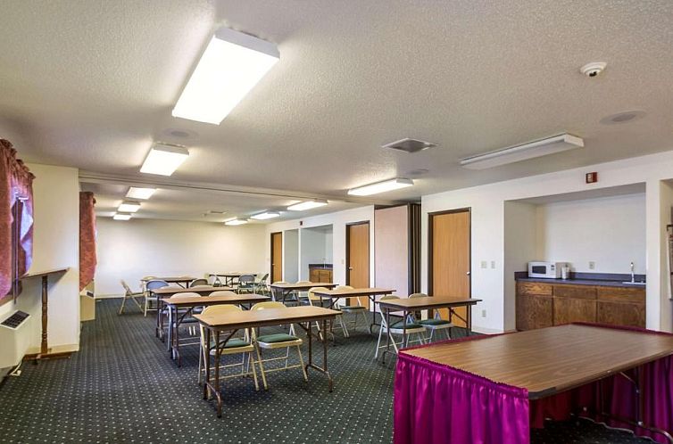 Motel 6-Saukville, WI