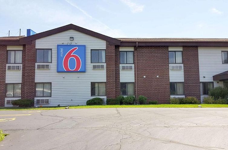 Motel 6-Saukville, WI