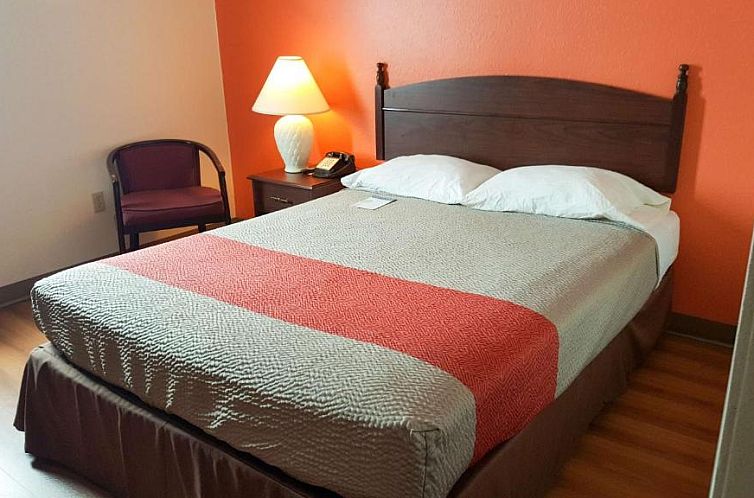 Motel 6-Saukville, WI