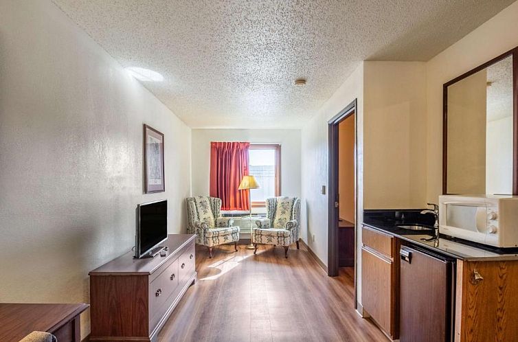Motel 6-Saukville, WI