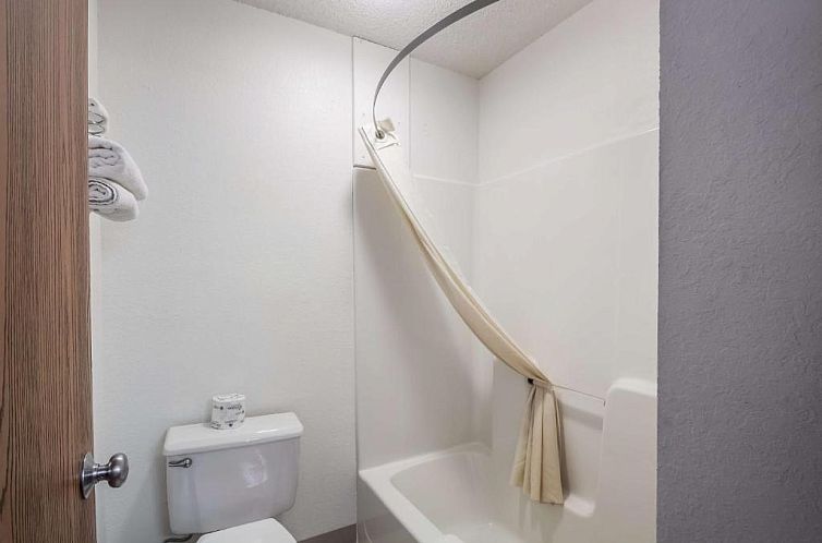 Motel 6-Saukville, WI