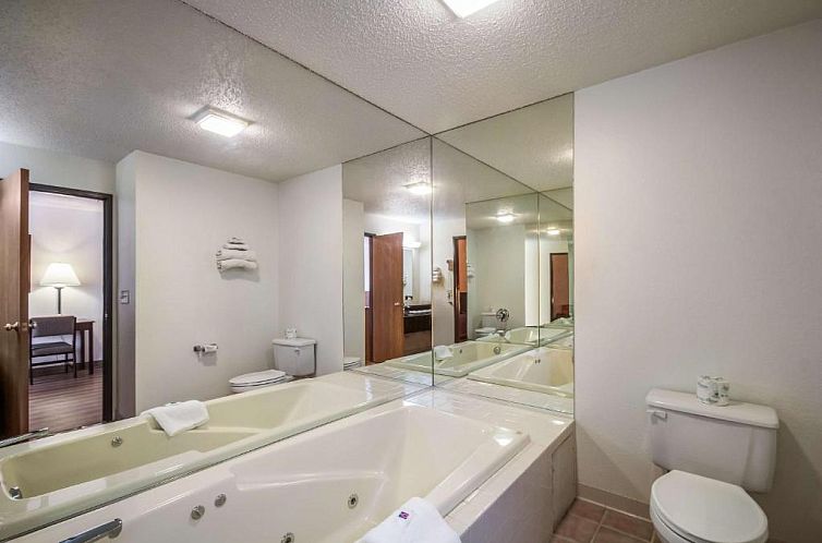 Motel 6-Saukville, WI