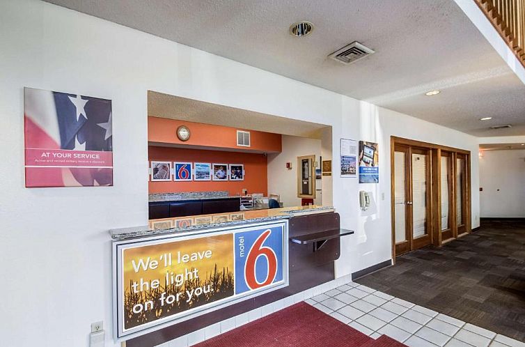 Motel 6-Saukville, WI