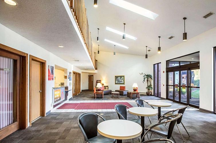 Motel 6-Saukville, WI