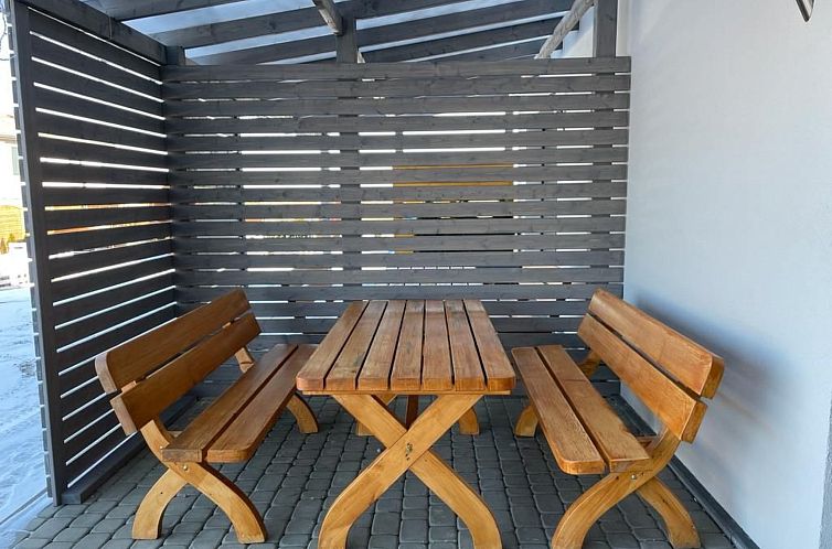 Appartement Adama mit Garten und Pool