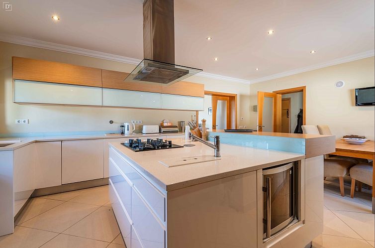 Vrijstaande woning in Estói