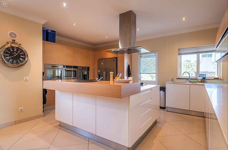 Vrijstaande woning in Estói