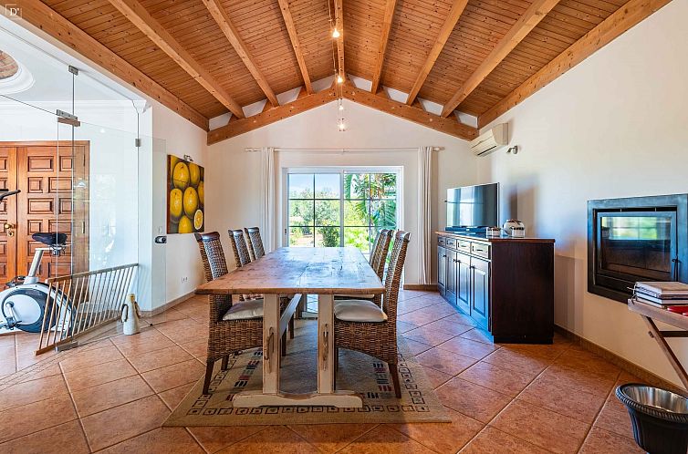 Vrijstaande woning in Estói