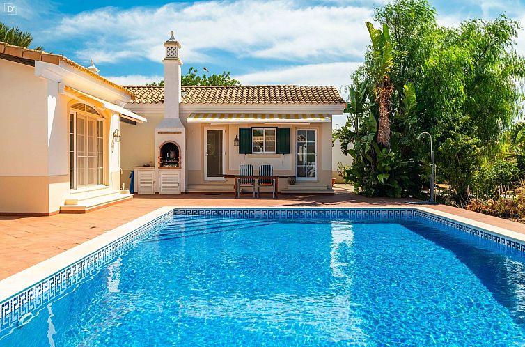 Vrijstaande woning in Estói