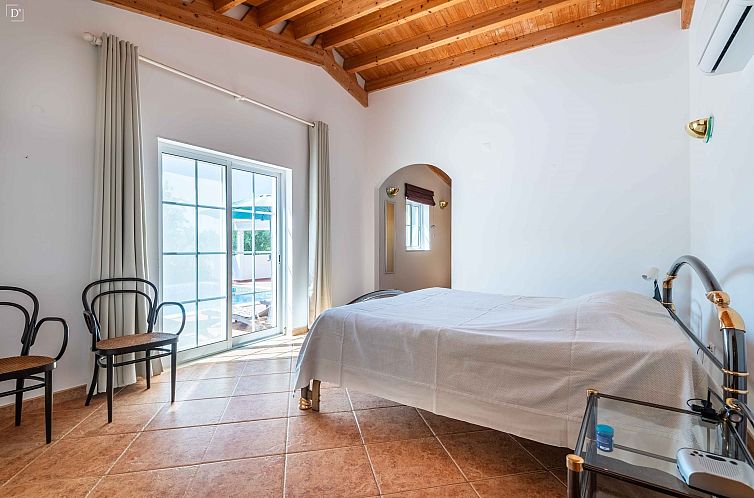 Vrijstaande woning in Estói