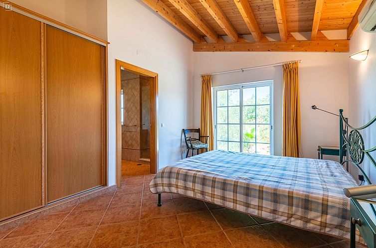Vrijstaande woning in Estói