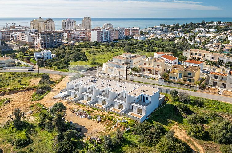 Geschakelde woning in Armação de Pêra