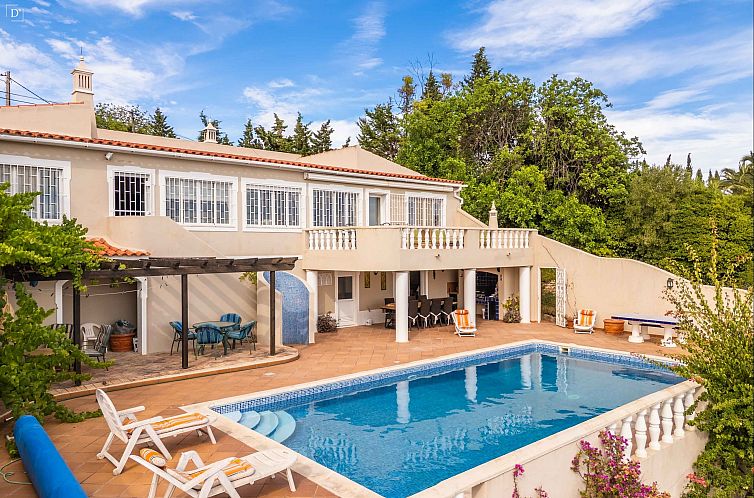 Vrijstaande woning in Estói